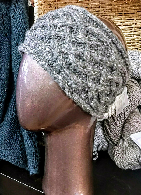 Celtic Cables headband with button