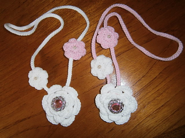 Childs Flower & Jewel Necklace