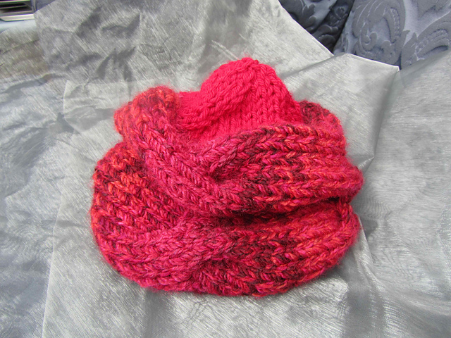 Ravelry: julsno’s Russian Hat red