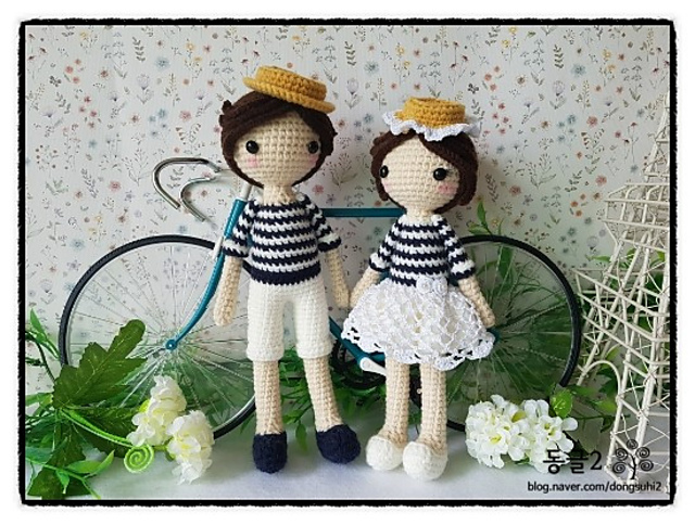 Casual wedding couple