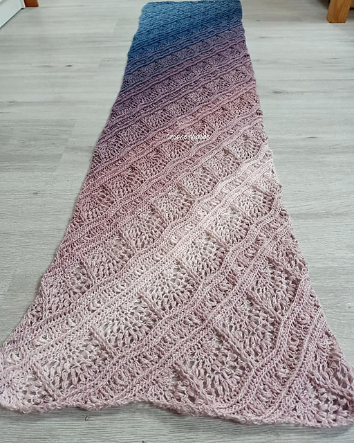 Tumnus Shawl