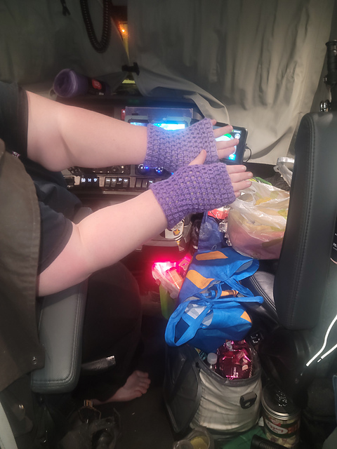 Fingerless gloves/hand cuffs