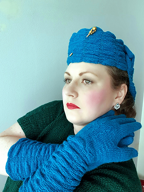 Smart Knitted Hat and Gloves - Gloves