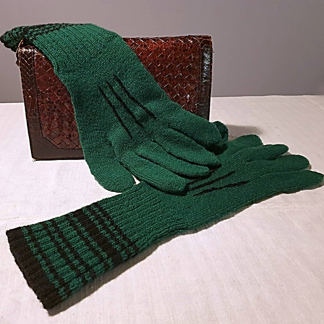 Lady's "Kosciusko" Knitted Gloves