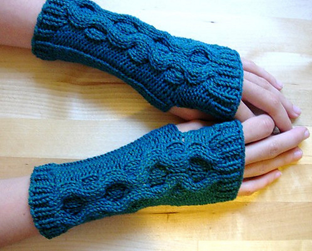 Cabled Bamboozle Mitts