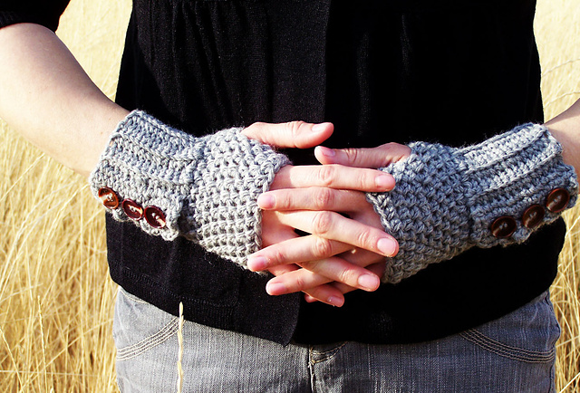 Ruffled Button Cuff Gloves