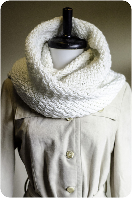 Snowdrift Infinity Cowl