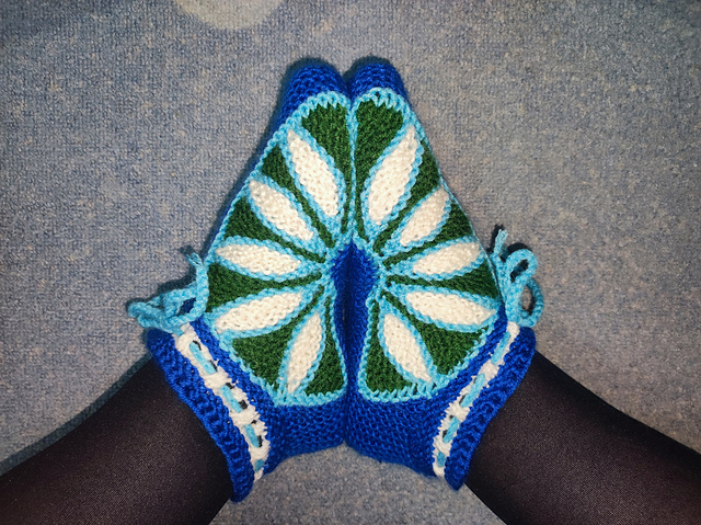 Lotus slippers