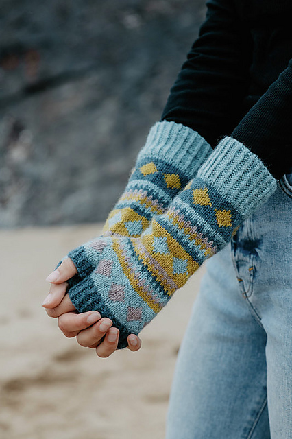Diamond Steps Mitts