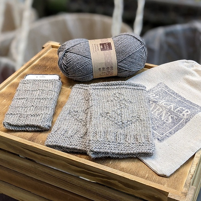 Guernsey Fingerless Mitts and Phone Cover
