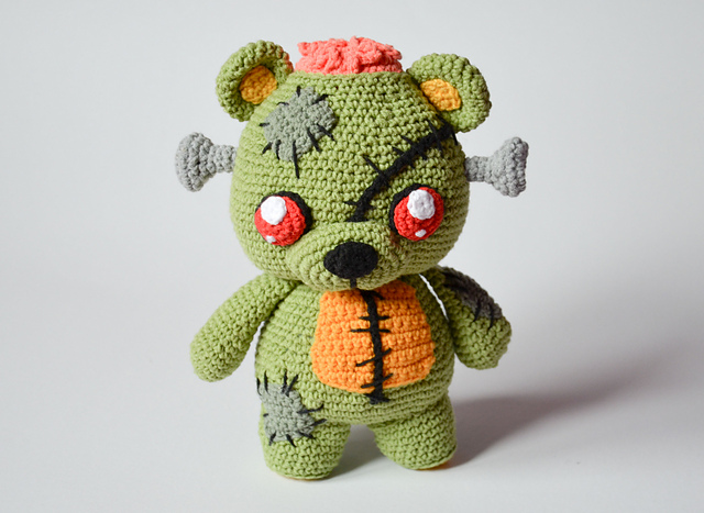 uramo♡リメイク✩⃛くまちゃんだらけのファンシーばすけっと✩‧₊˚ Ravelry: Frankie zombie bear pattern by Kamila Krawka Krawczyk