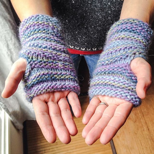 Snow Diamond Fingerless Mitts