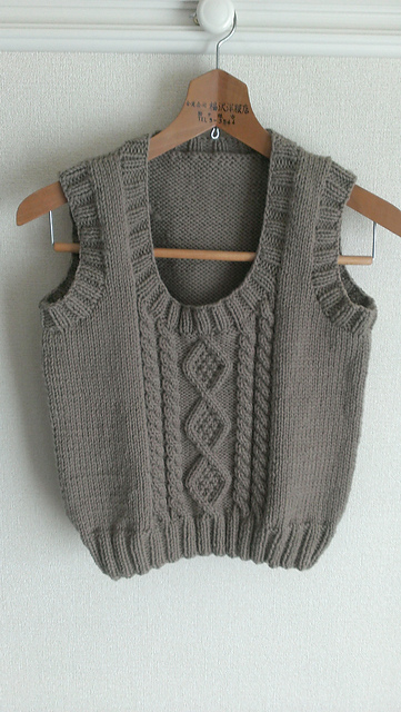 g. Diamond-patterned Vest (ダイヤ柄のベスト)