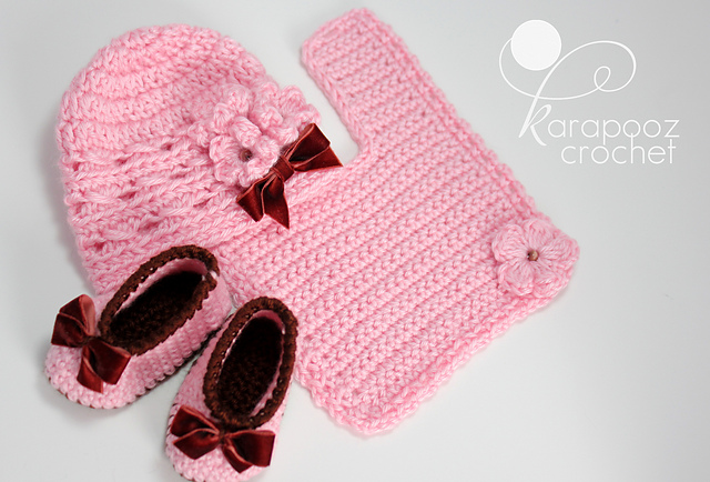 Newborn girl beanie, booties and bib gift set