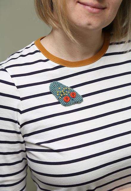 Bird crochet brooch