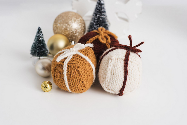 Mini Knit Presents Stocking Holders