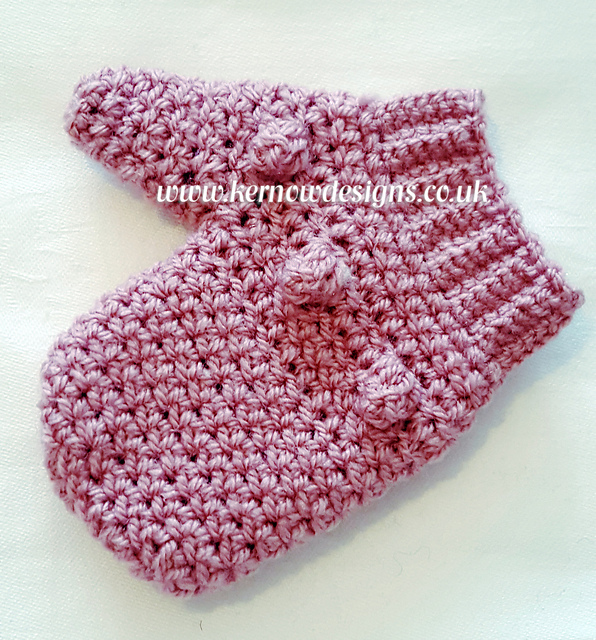 Ravelry: Child's Popcorn Mitts pattern by Kernow Designs