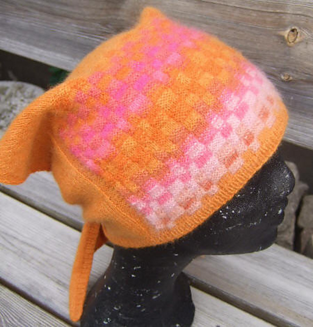 Den Rutiga Triangular Scarf