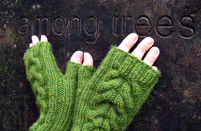 Cabled armwarmers