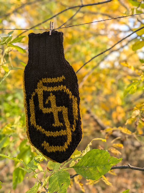 Sesqui Mittens- Adult
