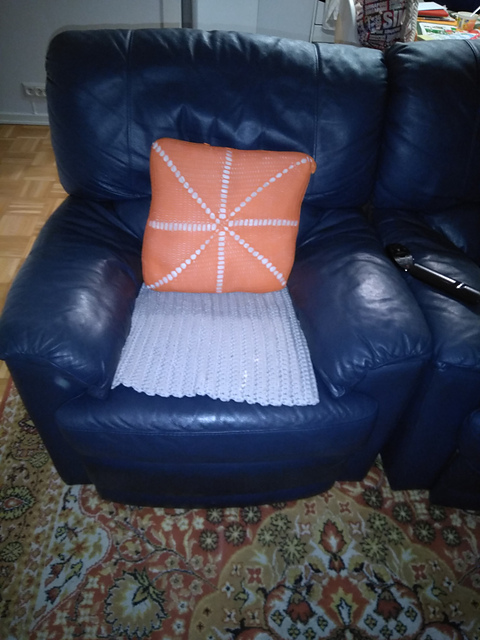 9. Virkattu tyynynpäällinen