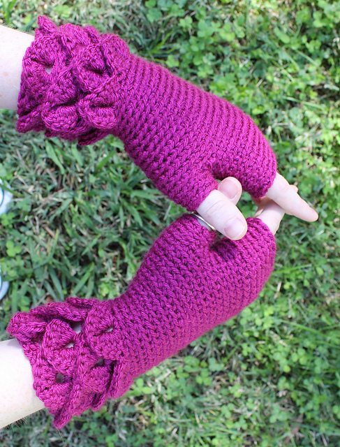 Crocodile Cuff Mitts