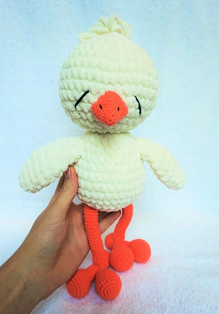 Sleepy chicken amigurumi