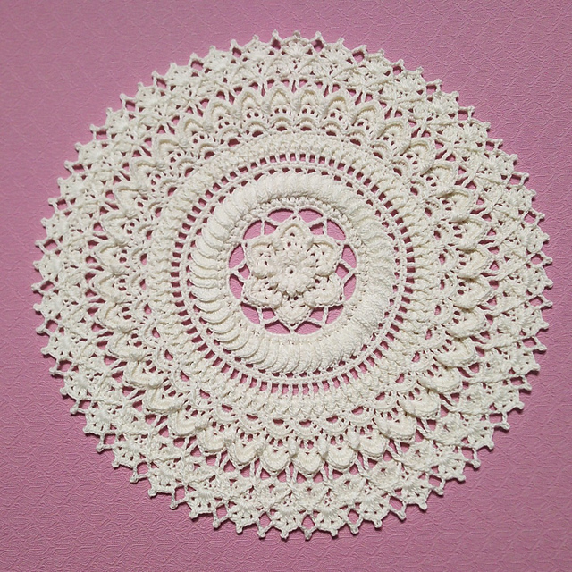 Narcissus Doily