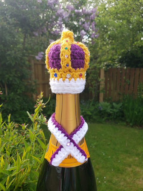 Queens Crown Bottle Buddy