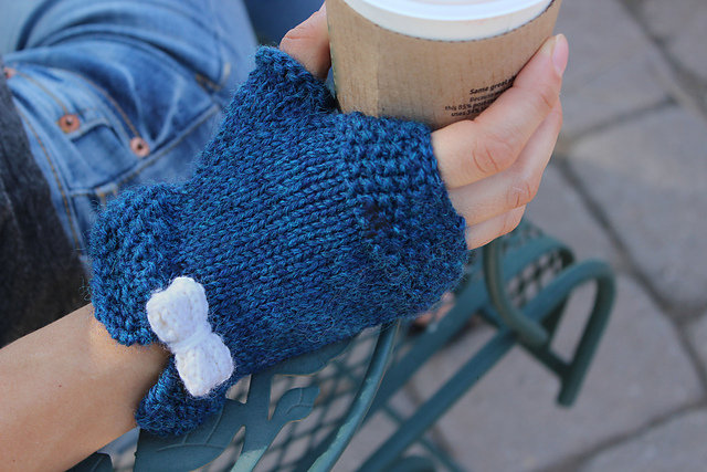 Grab & Bow Fingerless Mittens
