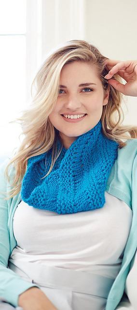 Distressed Cowl (Knit)