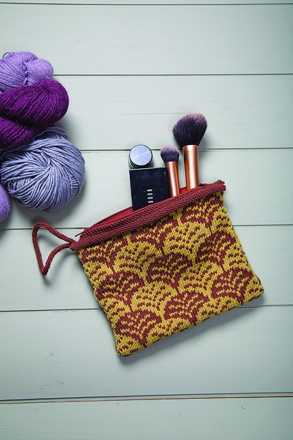 Clamshell Clutch