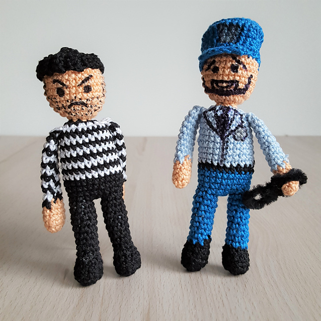 Policeofficer and bandit