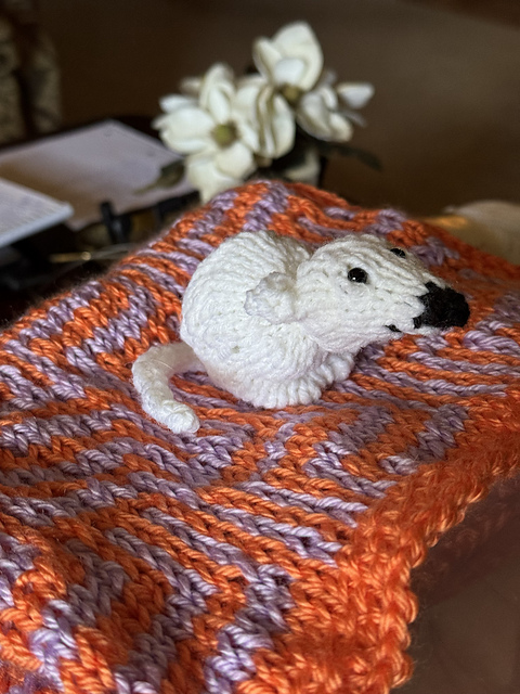 Hunched Knit Mouse
