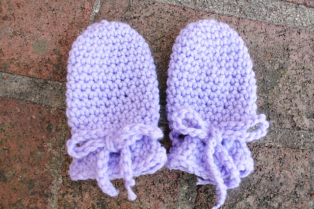 No Seam Thumbless Baby Mittens