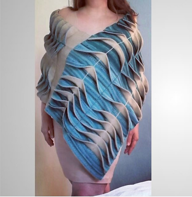 Aaltoileva / Wavy shawl and poncho