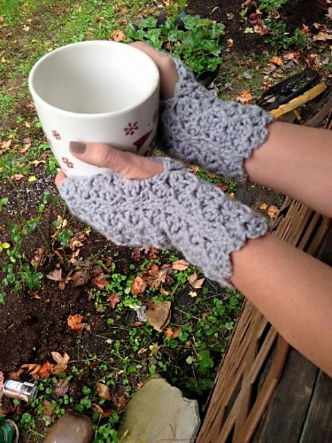 Lace stitch Fingerless Gloves