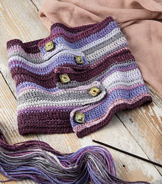 Ravelry: Interlocking Button Cowl pattern by Connie Lee Lynch