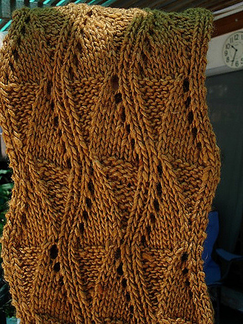 #32 Wavy Pattern Scarf