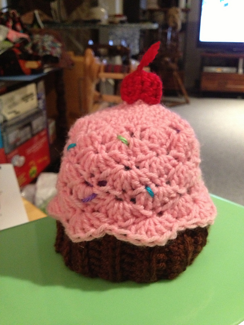 Scalloped Newborn Cupcake Hat