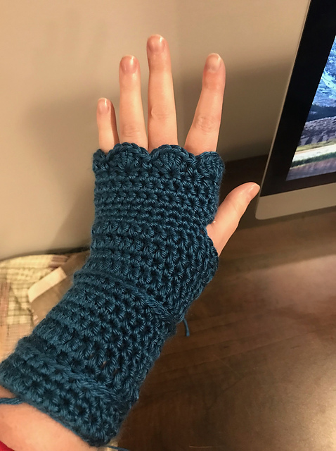 Scalloped Edge Wrist Warmers