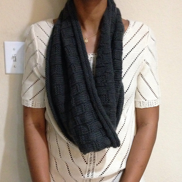 F377, Worsted Merino Superwash Circle Scarf