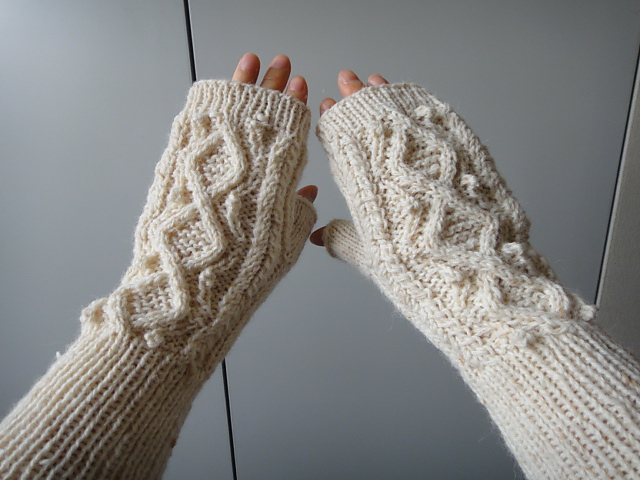 09(A,B) Aran fingerless mitts