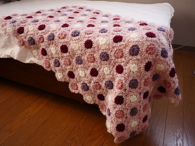 p.20 Fleuret motif blanket