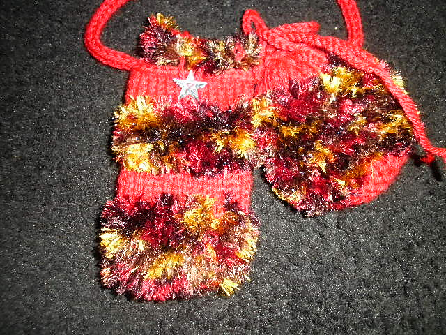 Knitted i-Phone Bag with Accessory Carrier