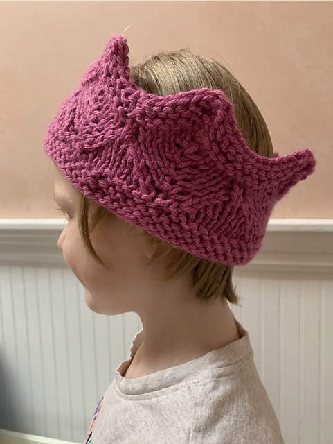 Knitted Royal Crown
