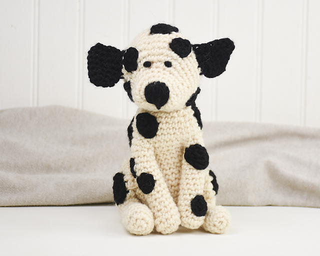 Ravelry Molly the Dalmatian pattern by Kennedy Preston