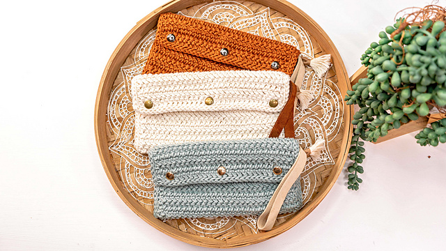 Herringbone Crochet Clutch