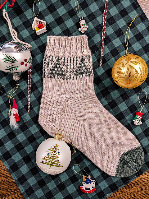 Christmas Tree Hunt Socks