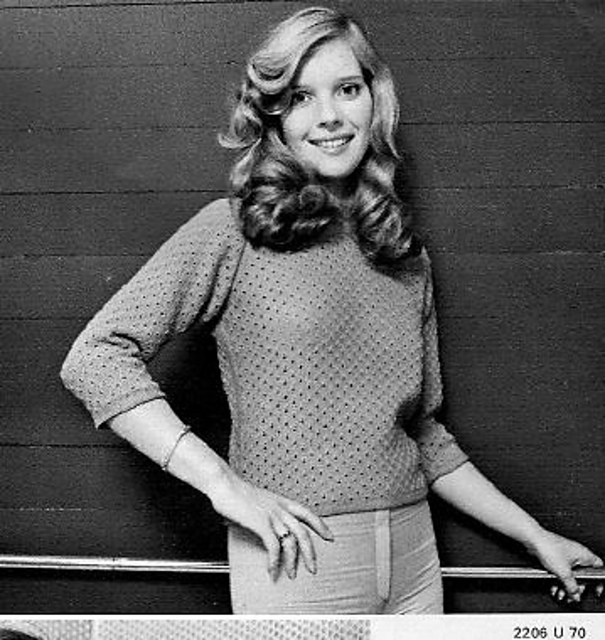 2206 Teenage pullover in lace pattern